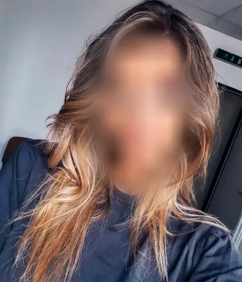 Anna, 32