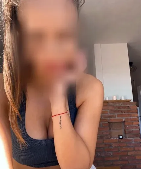 Emma, 24