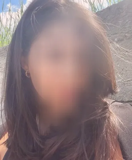 Eva, 33
