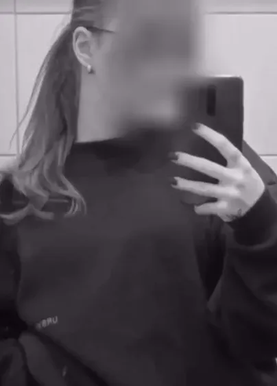 Julia, 19
