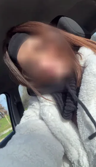 Katrin, 24