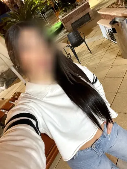 Melanie, 24