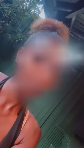 Simone, 24