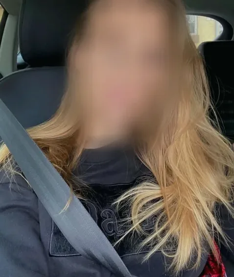 Stefanie, 32